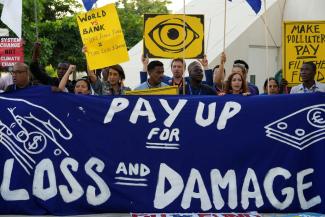 Demonstration für den Loss and Damage Fund auf der COP28 in Dubai.