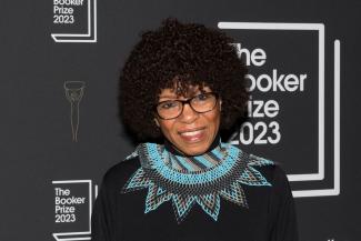 picture-alliance/Anadolu/Wiktor Szymanowicz Margaret Busby bei der Verleihung des Booker Prize 2023 in London.