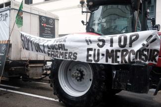 picture-alliance/Hans Lucas/Sophie Hugon Proteste europäischer Bauern gegen das EU-Mercosur-Abkommen in Brüssel im Februar.