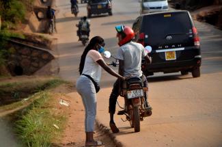 picture alliance / Xinhua News Agency / Nicholas Kajoba Fewer people can afford “boda boda” rides on commercial motorcycles.