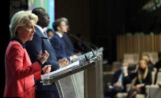 picture alliance / AA / Dursun Aydemir Pressekonferenz in Brüssel Ende Februar: Die Präsidentin der Europäischen Kommission, Senegals und Frankreichs: Ursula von der Leyen, Macky Sall und Emmanuel Macron.