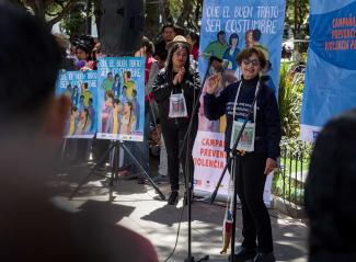 Martha Noya vom Centro Juana Azurduy bei der Auftaktveranstaltung zu einer Kampagne gegen psychische Gewalt gegen Frauen.