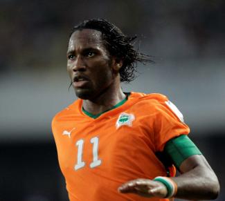 Kämpfte für sein Team und sein Land: Didier Drogba beim Spiel gegen Benin 2008, damals Kapitän der Nationalmannschaft von Côte d’Ivoire.