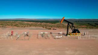 Ölbohrung in Vaca Muerta: Auf dem riesigen Schieferöl- und -gasfeld soll die Flüssiggas-Infrastruktur ausgebaut werden.