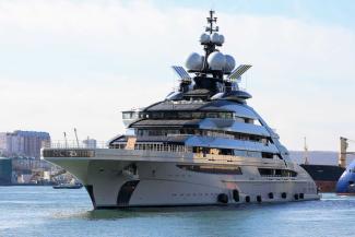 Die Yacht „Nord“ des russischen Oligarchen Alexei Mordashow passierte im April 2026 die Straße von Hormus. Dieses Foto wurde 2022 im östlichen Teil des Bosporus aufgenommen.