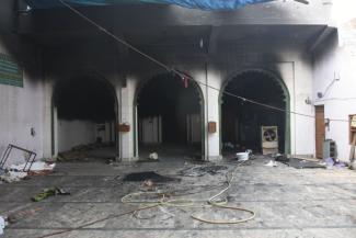 Sultan/picture-alliance/AA Faroquia Mosque was set on fire.