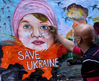 picture alliance / ASSOCIATED PRESS / Rajanish Kakade Mumbai, 24 February 2022: An Indian art teacher’s response to the Russian attack on Ukraine.