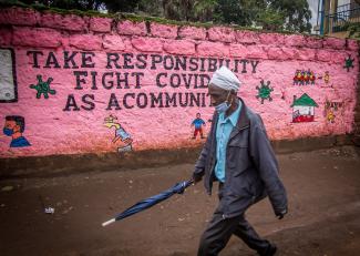 Die Coronakrise stellt eine gemeinsame Verantwortung dar. Graffiti in Kenias Hauptstadt Nairobi.