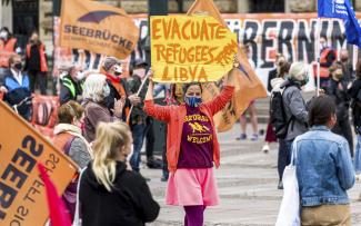 People rallying in Hamburg to demand refugees be welcomed in Germany.