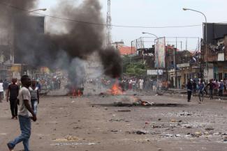 Gewaltsame Proteste gegen die Verschiebung der Präsidentschaftswahlen in Kinshasa.