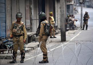 Truppen beherrschen den Alltag in Kaschmir.