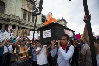 “The downfall of a military regime”: Activists with a symbolical coffin for President Molina’s government.