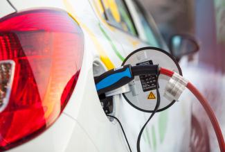 picture-alliance/Andreas Franke Charging an electric car: it will take a transformation of transport worldwide to meet climate targets.