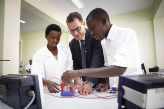 Gerd Müller visiting a regional polytechnical training centre in Kigali, Rwanda.