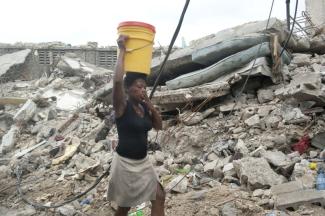 Nach dem schweren Erdbeben 2010 waren Frauen in Haiti besonders in Not. Dies nutzten Oxfam-Mitarbeiter aus und feierten ausgiebige Sex-Partys mit Prostituierten.