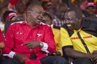 Ab jetzt sind wir Freunde: Kenyatta und Ruto auf einer Wahlkampfveranstaltung 2013.