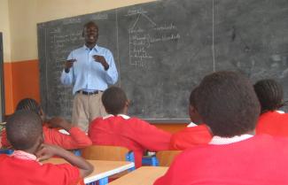 Internationally, 17 of 100 children will never enrol in primary school: biology class in Nairobi.
