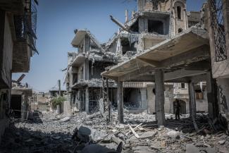 None of the country’s main political players are in control anymore: member of the Syrian Democratic Forces in the ruins of Rakka in 2017.