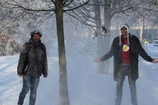 Two volunteers from Brazil and Indonesia experience the  German winter.