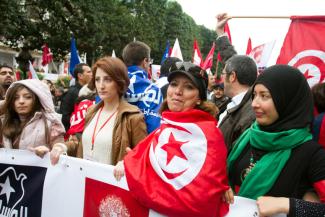 Feierlichkeit in Tunis 2013 zum zweiten Jahrestag der Aufstände,  die den Langzeitdiktator Zine El Abidine Ben Ali zu Fall brachten.