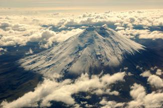 Ziel von Climate Engineering ist es, die natürliche Kühlwirkung von Sulfat aus Vulkanausbrüchen auf die Atmosphäre zu simulieren. Vulkan Cotopaxi in Ecuador.