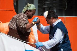 Romano/picture-alliance/Pacific Press International development programmes play an ever more important role – not least because of the refugee crisis. This woman was saved in the Mediterranean Sea and brought to Italy.