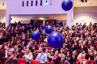 Moving the world forward – at the anniversary of Engagement Global in the form of balloons.