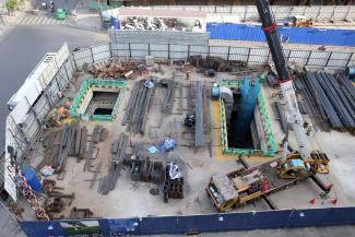 Baustelle für eine neue Stadtbahnlinie im vietnamesischen Ho Chi Minh City.