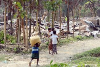 In Maungdaw im Bundesstaat Rakhine wurden viele Häuser der Rohingya zerstört.