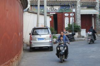 kd A private car – or at least a private motorbike: For millions of Chinese people this dream is becoming reality.
