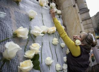 Für seine Bemühungen um den Frieden in Kolumbien erhielt Präsident Juan Manuel Santos im Oktober den Friedensnobelpreis. Um das zu feiern, schmückten seine Anhänger Regierungsgebäude mit weißen Rosen.
