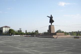 Post-Soviet repression frustrates many young people: Lenin statue in Osh, Kyrgyzstan.