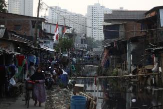 Jakarta ist eine Stadt der Gegensätze.