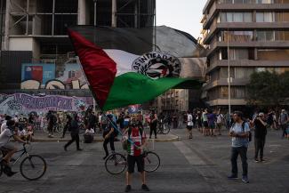 picture-alliance/AA Demonstration for a new constitution in Santiago de Chile in January 2020.