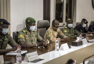 picture-alliance/AP Photo The military under Colonel Assimi Goita (centre) has taken over the government in Mali.