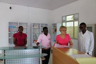 Diese Lehrapotheke in Bujumbura wurde mit Hilfe des deutschen Vereins Burundikids eingerichtet.