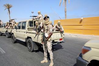 Verschiedene bewaffnete Gruppen in Libyen erhalten Rückhalt aus dem Ausland.