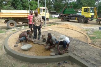 Plastic bottles are turned into paving stones: these stones are a mixture of PET plastic and sand.