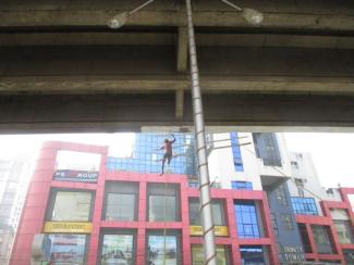 Arbeitssicherheit hat auf dem Bau in Indien keine große Bedeutung.