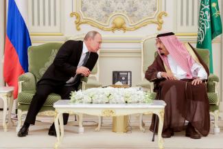 picture-alliance/Mikhail Metzel/TASS/dpa Mühsame Annäherung: Russlands Präsident Wladimir Putin und der saudische König Salman im Oktober 2019 in Riad.