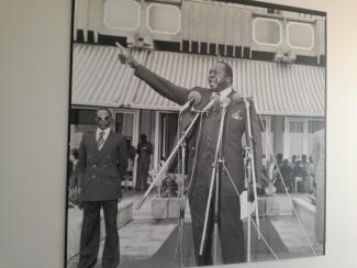 Exponat der Ausstellung im Uganda National Museum in Kampala: Diktator Idi Amin bei einem öffentlichen Auftritt.