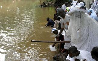 Osun-Anbeter in Oshogbo.