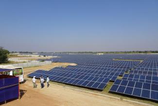 Solarpark Nähe Bangalore in Indien.