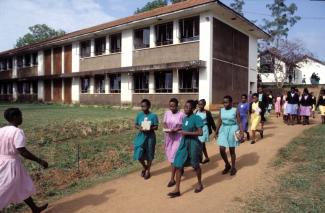 Giling/Lineair Once girls are married, they usually drop out of school.