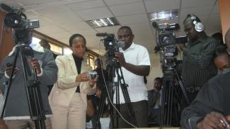 Professional standards transcend national borders – press conference in Nairobi in 2009.