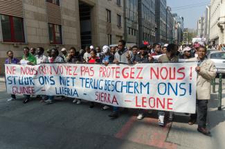 Demonstranten in Brüssel fordern eine neue europäische Flüchtlingspolitik.