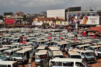 Busbahnhof für Sammeltaxis in Ugandas Hauptstadt Kampala.