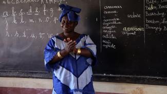 Grundbildung in Guinea: Qualifizierte Lehrkräfte, eine gute Ausstattung und professionelles Management sind die Grundlage für ein wirksames Bildungssystem.