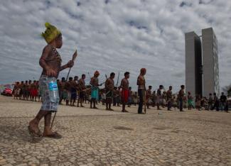 Indigene protestieren 2013 gegen Belo Monte in Brasilia.