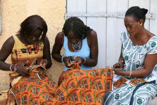 Informell Beschäftigte haben häufig viele Fähigkeiten: Schneiderinnen bei der Ausbildung im Senegal.